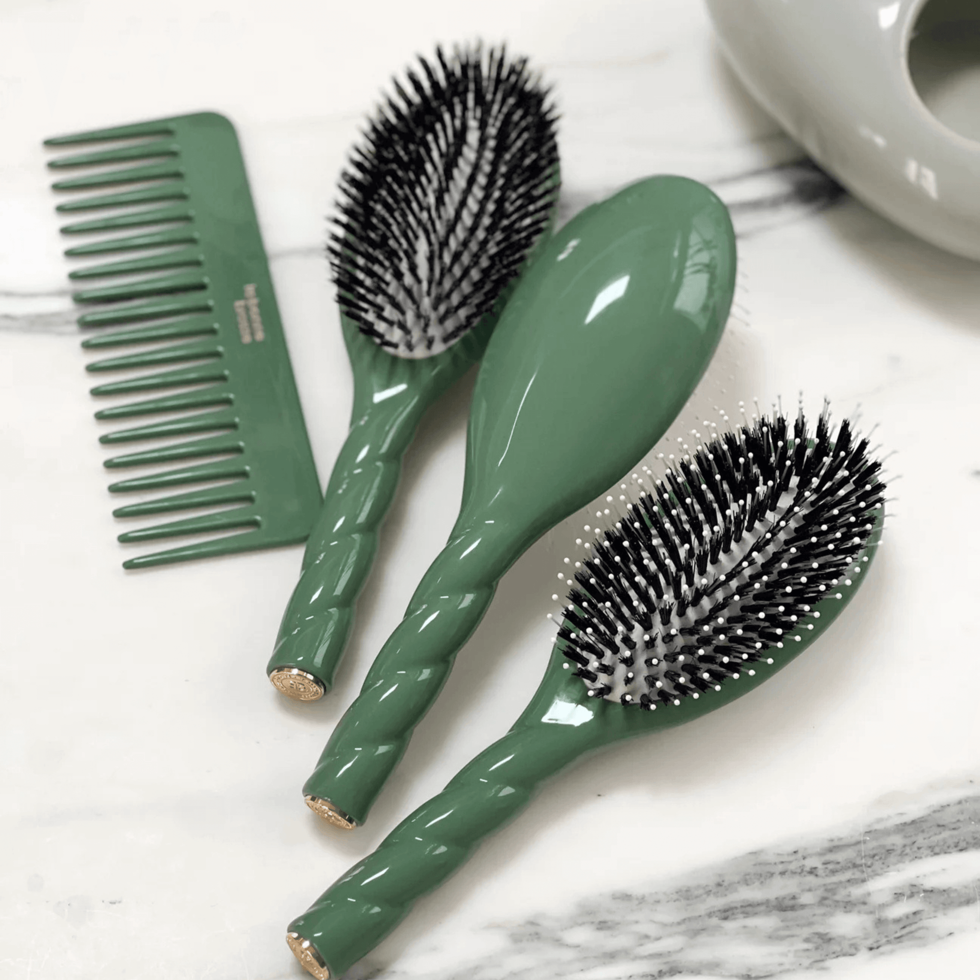 N.01 Shine & Care Hair Brush - Almond Green - Living Beauty