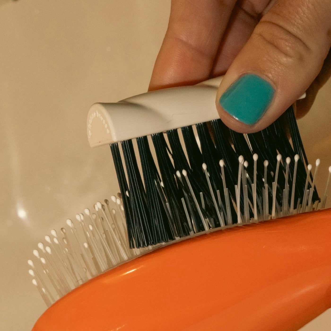 La Bonne Brosse - Brush Cleaning Tool