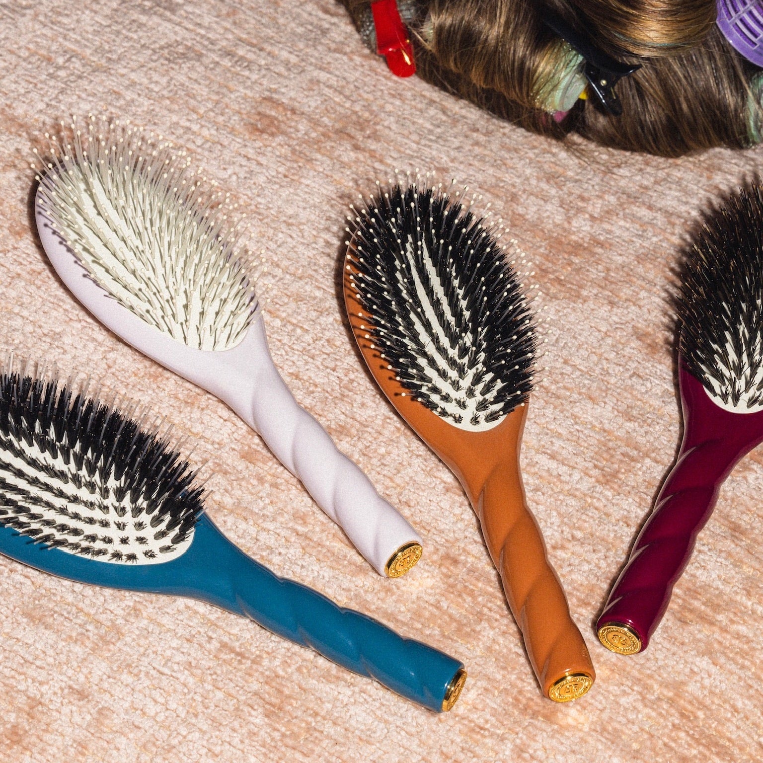 La Bonne Brosse - N.03 The Essential Gentle Scalp Care Hair Brush Creamy White