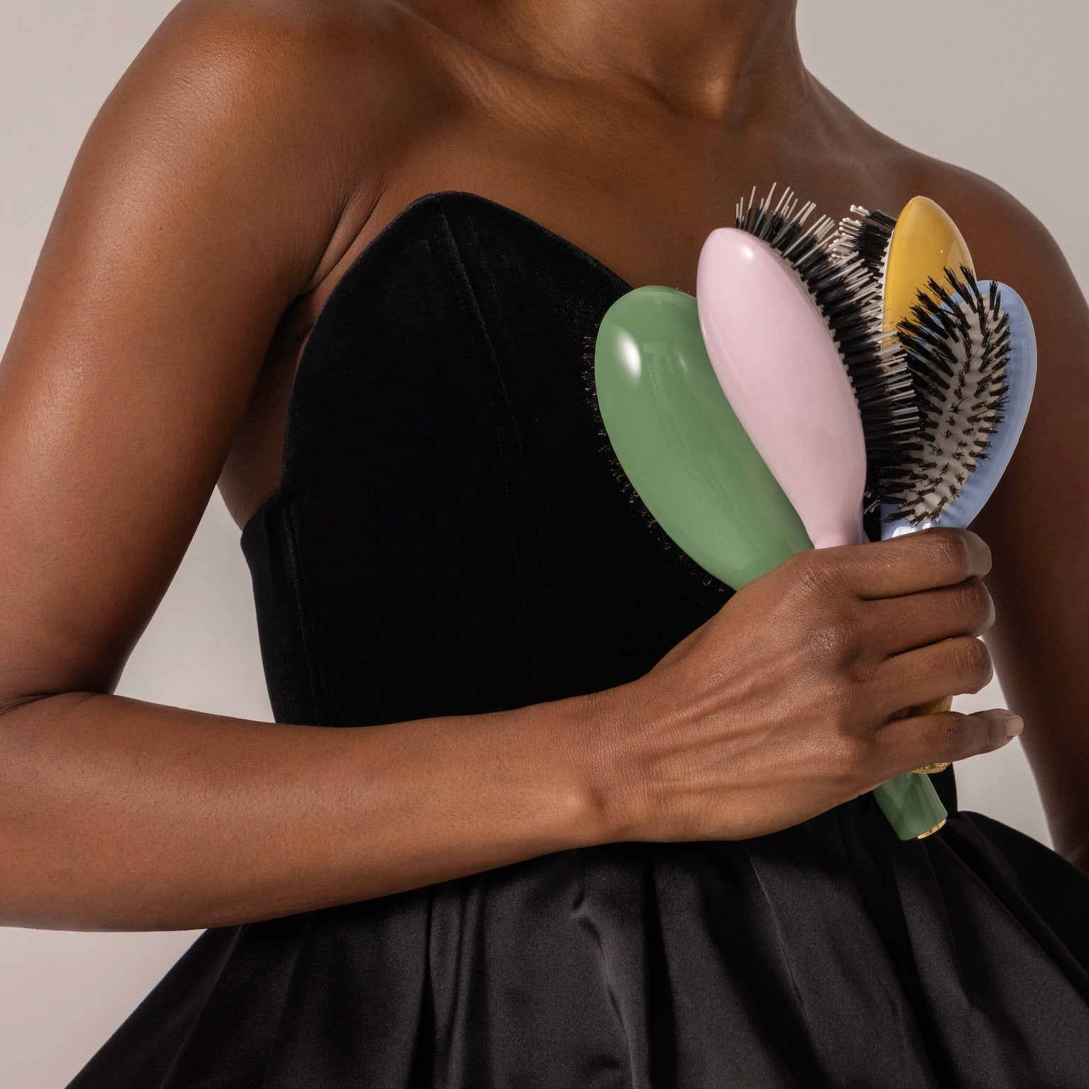 La Bonne Brosse - N.03 The Essential Gentle Scalp Care Hair Brush - Saffron Yellow