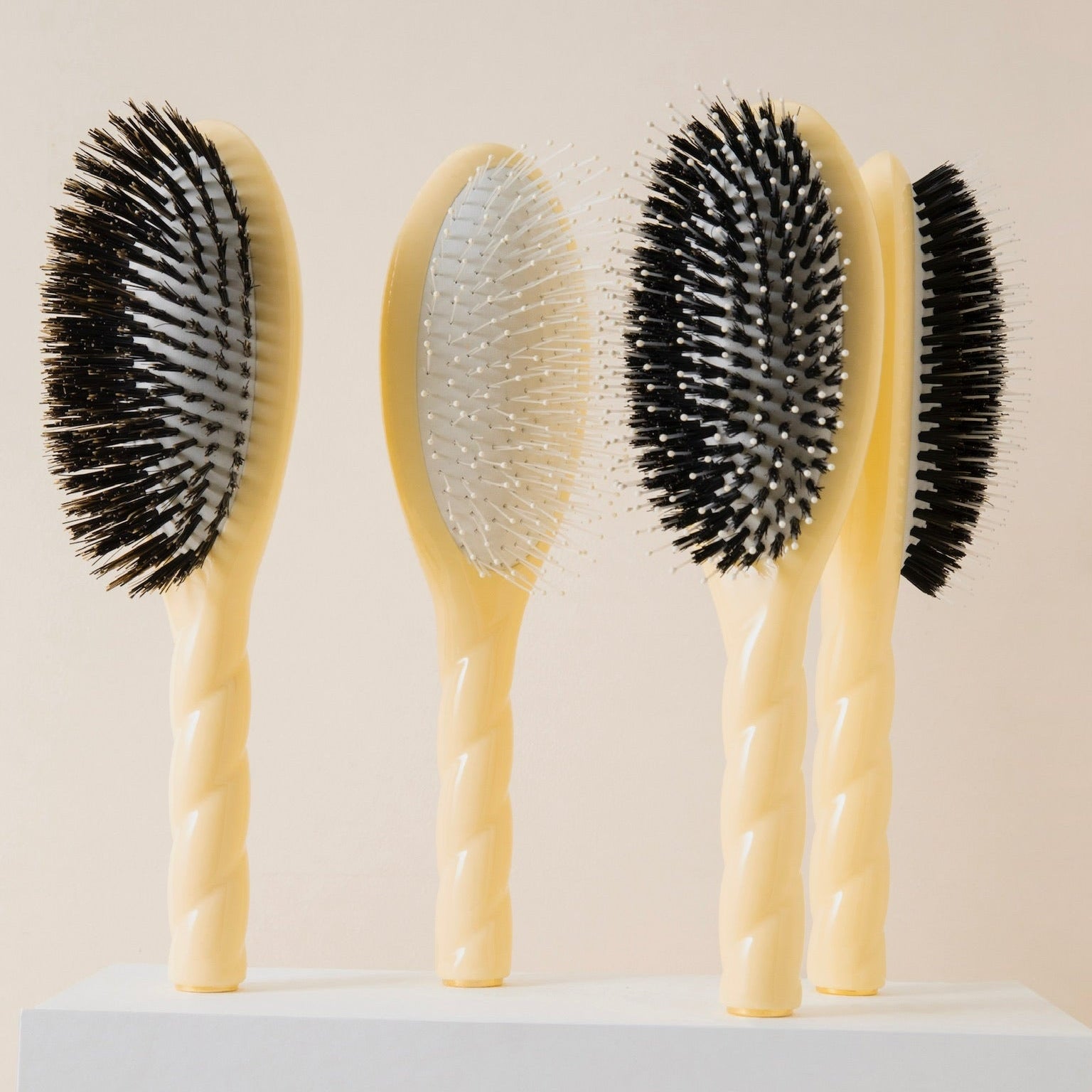 La Bonne Brosse - N.03 The Essential Gentle Scalp Care Hair Brush - Ivory Cair