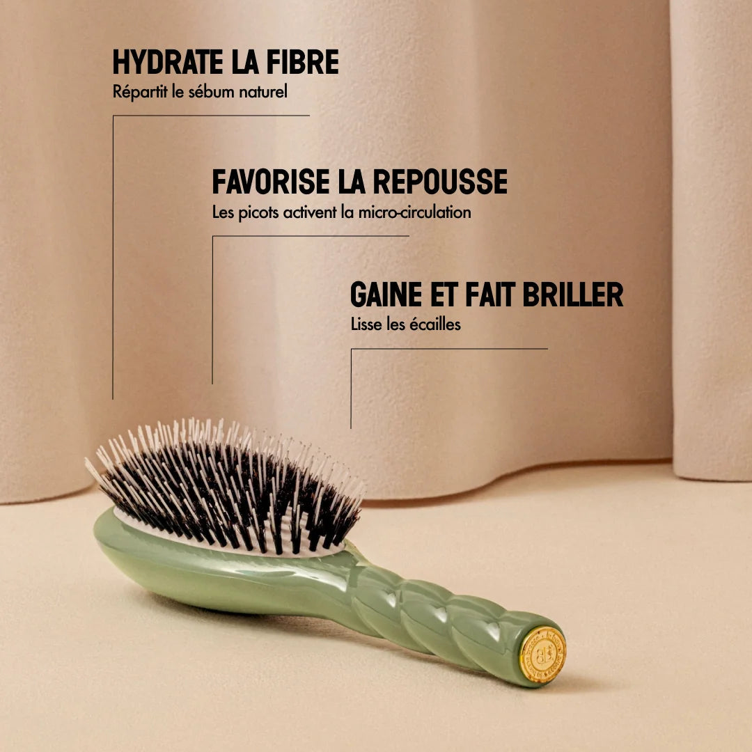 La Bonne Brosse - N.02 Small Care & Detangling Hair Brush - Almond Green