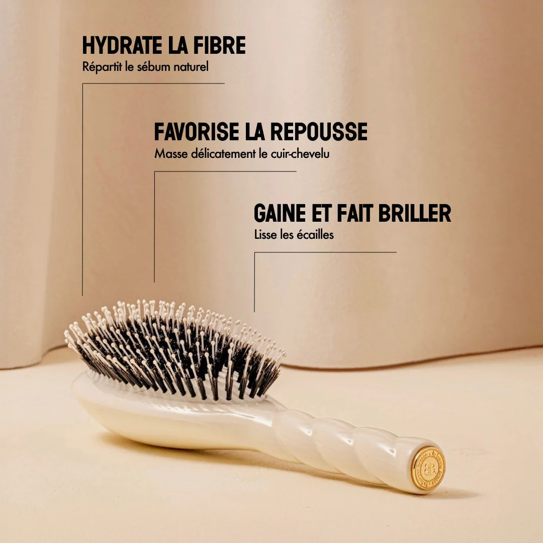 La Bonne Brosse - N.03 The Essential Gentle Scalp Care Hair Brush Creamy White
