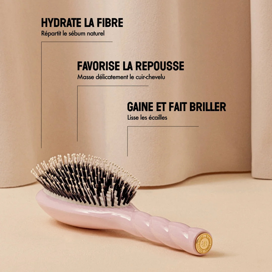La Bonne Brosse - N.03 The Essential Gentle Scalp Care Hair Brush - Lilac Pink