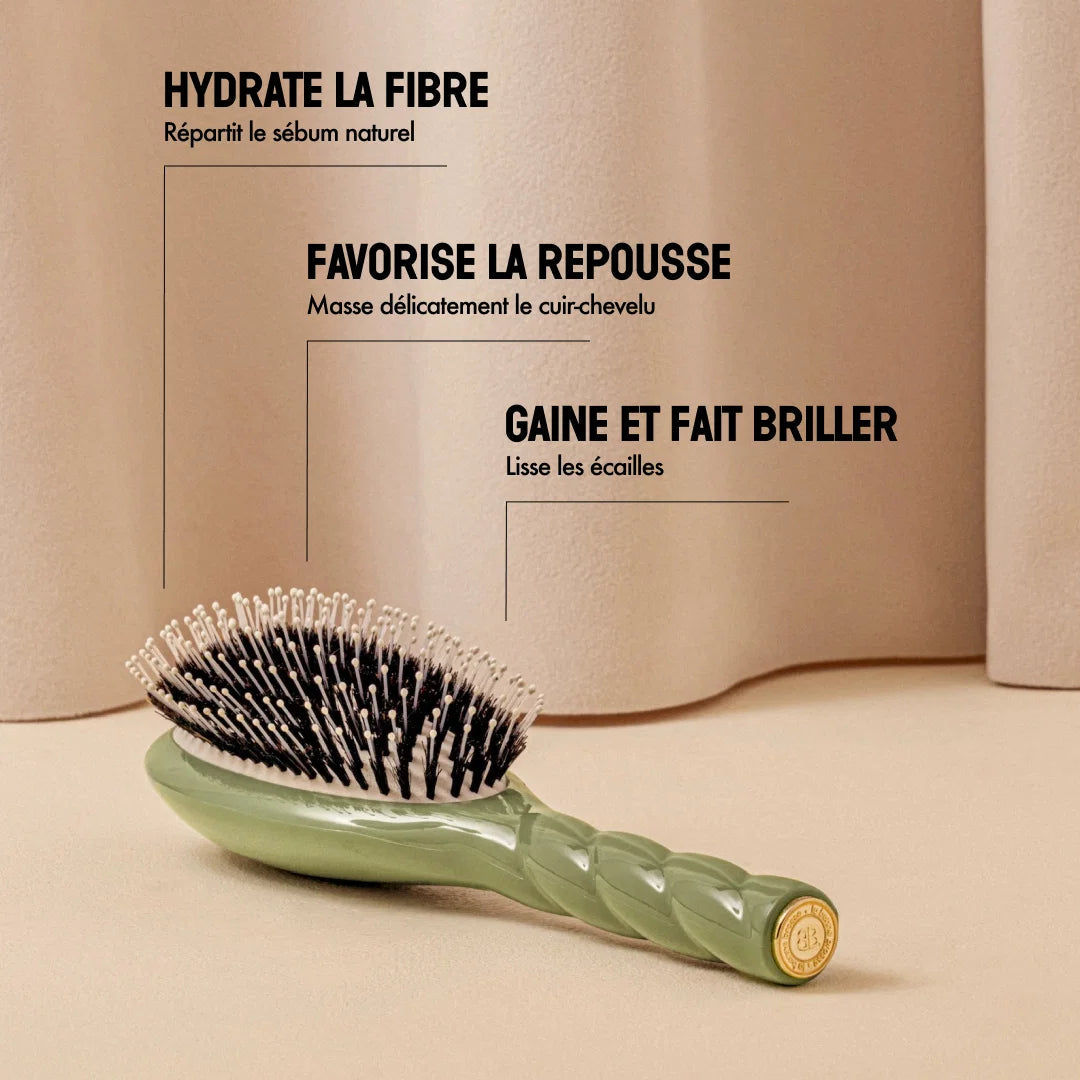La Bonne Brosse - N.03 The Essential Gentle Scalp Care Hair Brush - Almond Green
