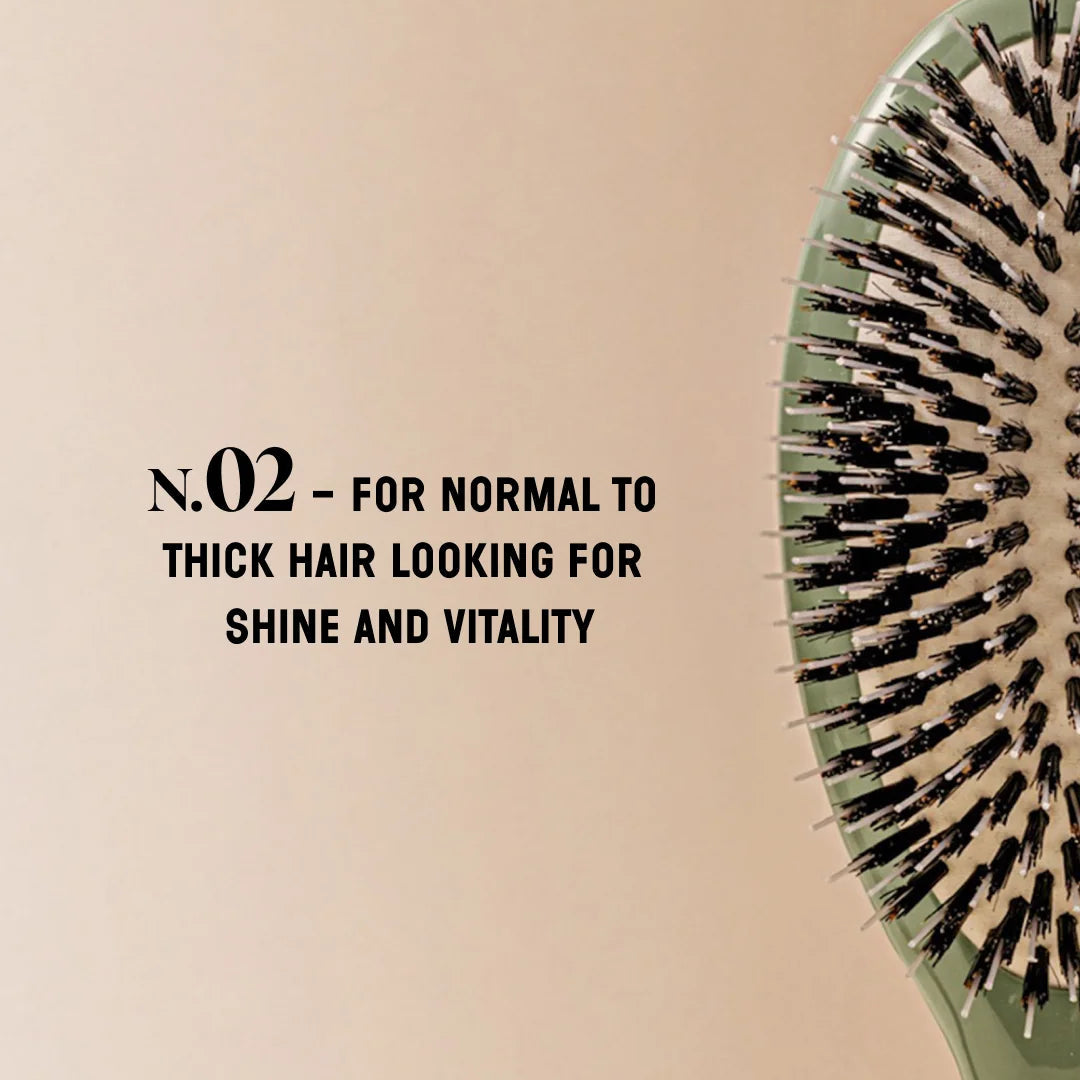 La Bonne Brosse - N.02 Small Care & Detangling Hair Brush - Almond Green