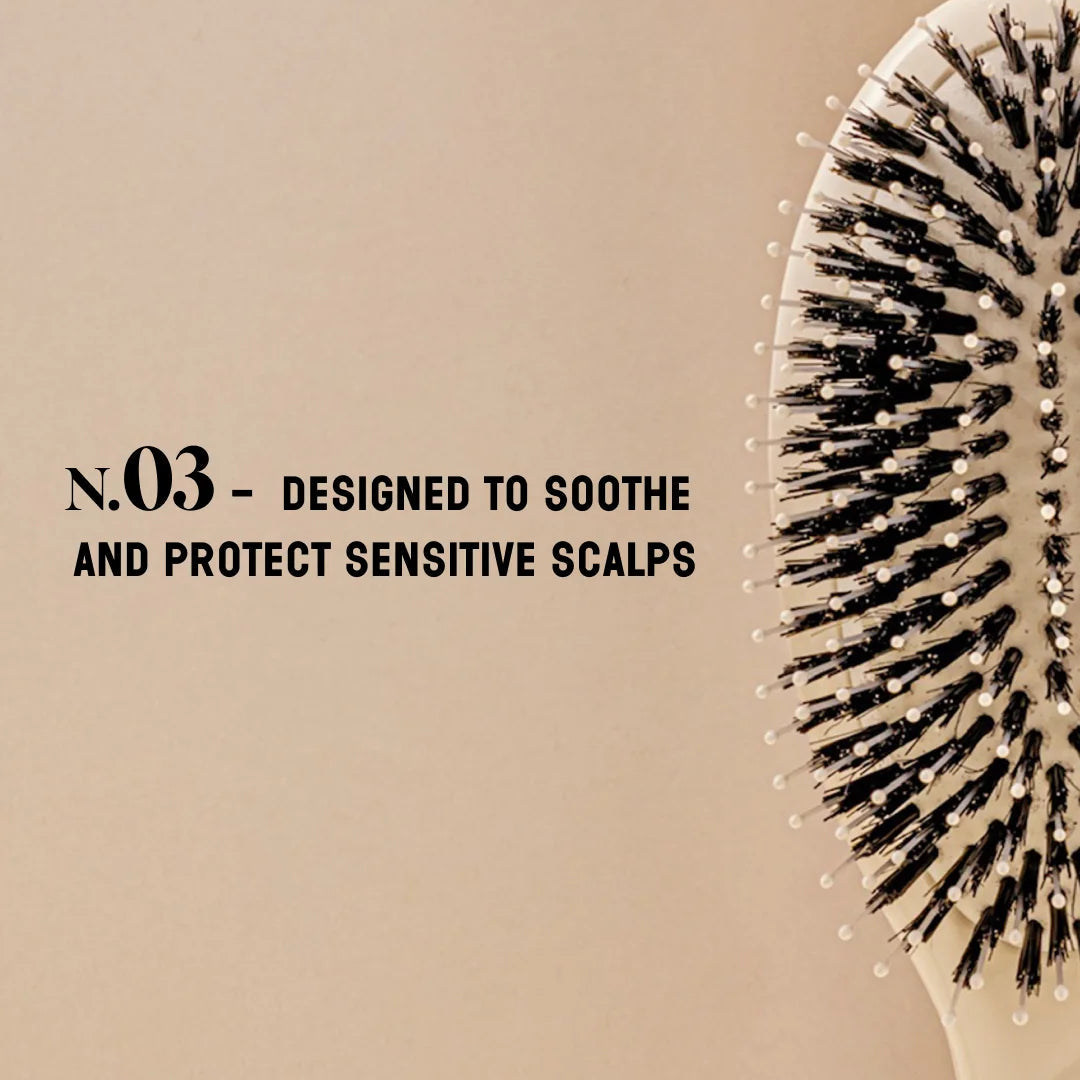 La Bonne Brosse - N.03 Small Essential Gentle Scalp Care Hair Brush Creamy White