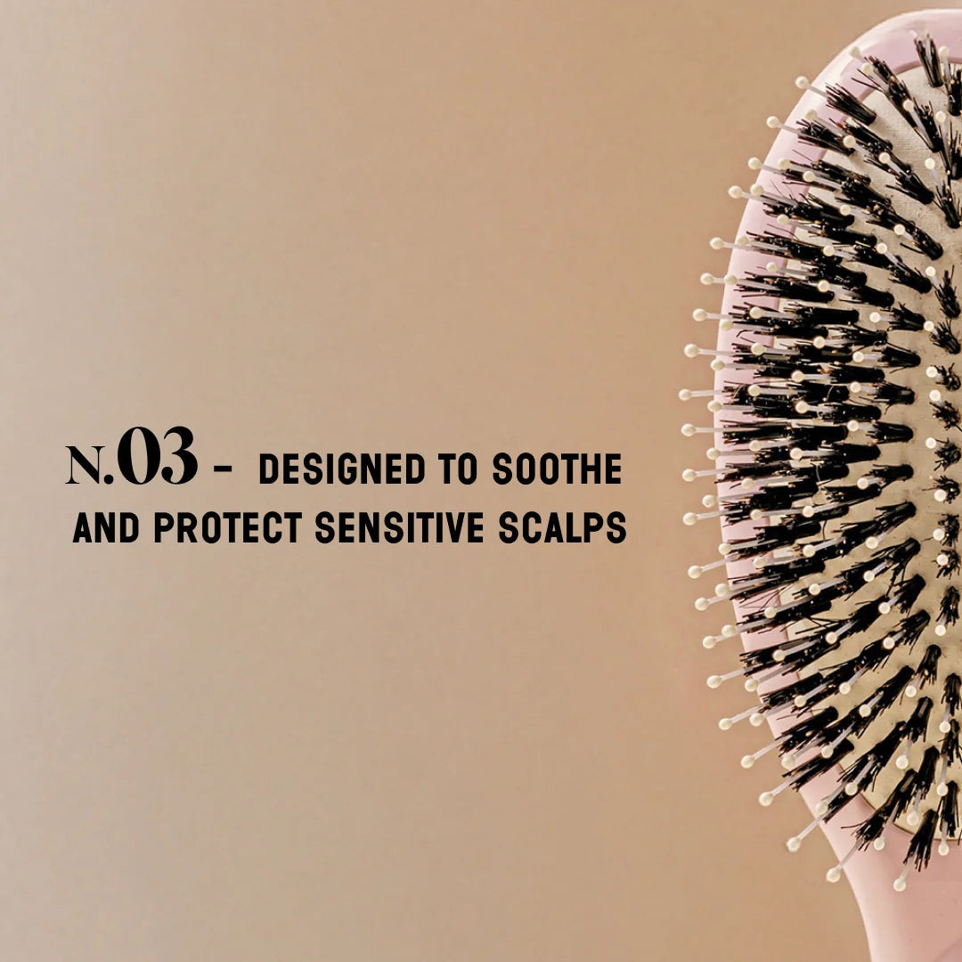 La Bonne Brosse - N.03 The Essential Gentle Scalp Care Hair Brush - Lilac Pink