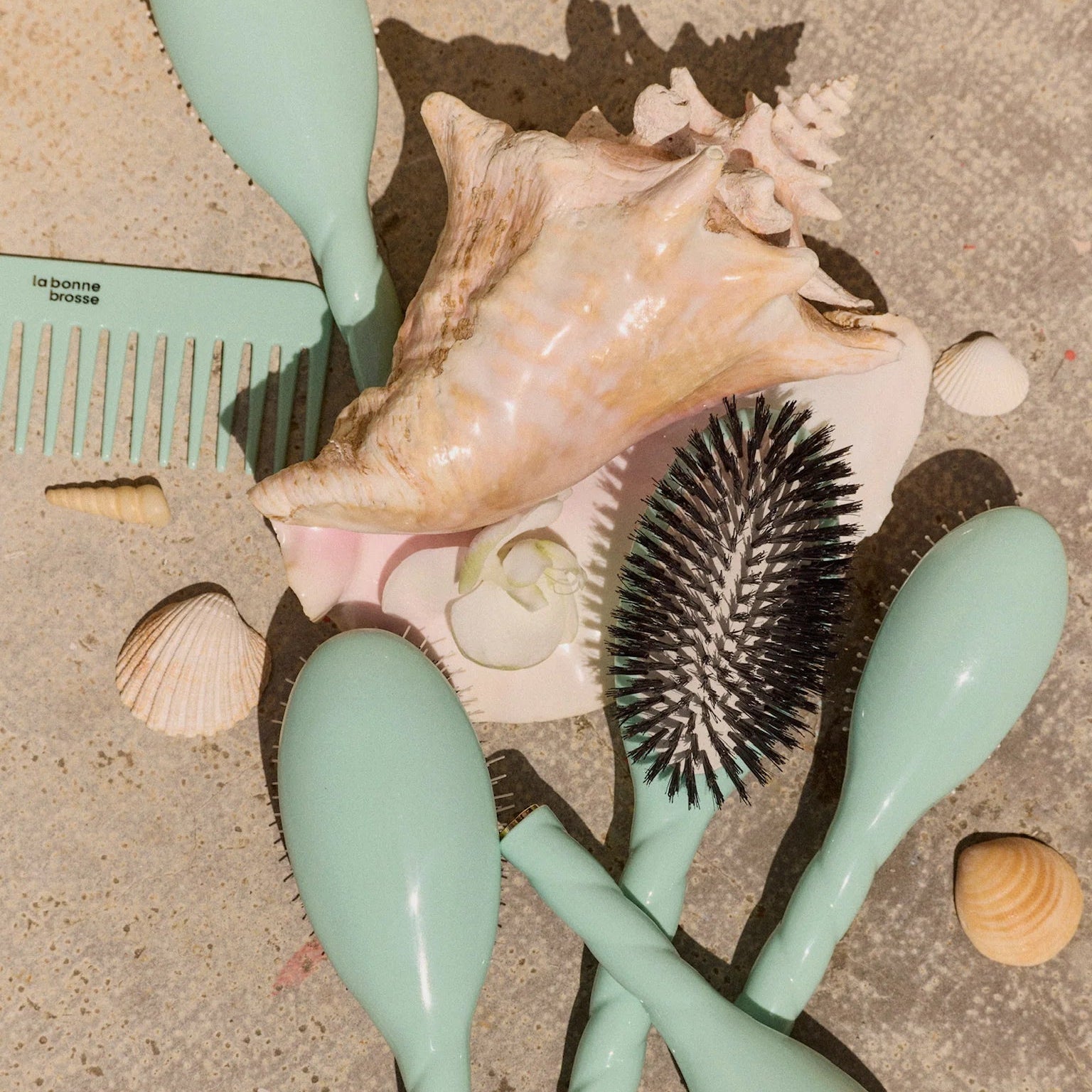 La Bonne Brosse - N.03 Small Essential Gentle Scalp Care Hair Brush - Lagoon Blue