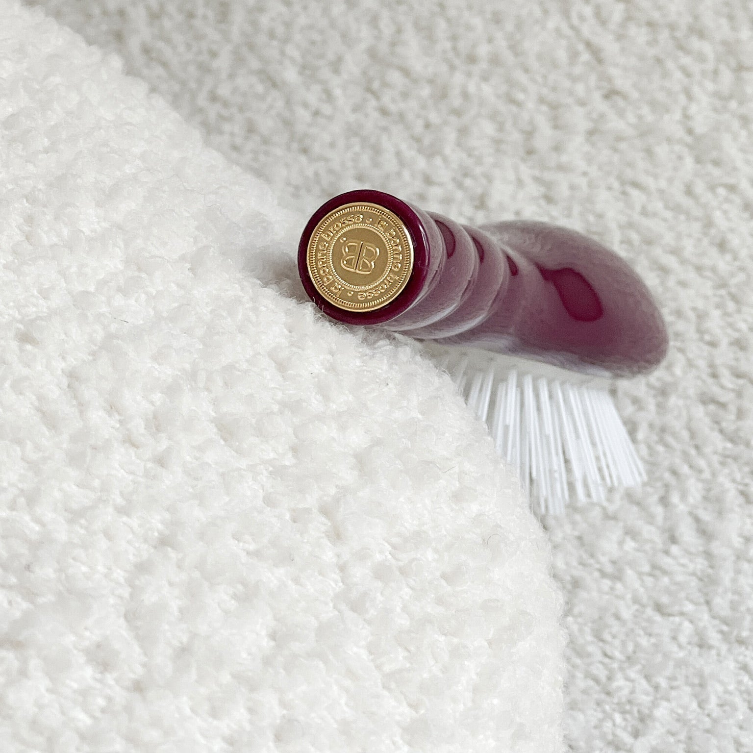 La Bonne Brosse - N.07 The Stimulating & Detangling Hair Brush Cherry Red