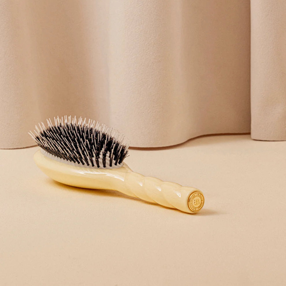 N.02 The Care & Detangling Hair Brush - IVORY CAIR - Living Beauty