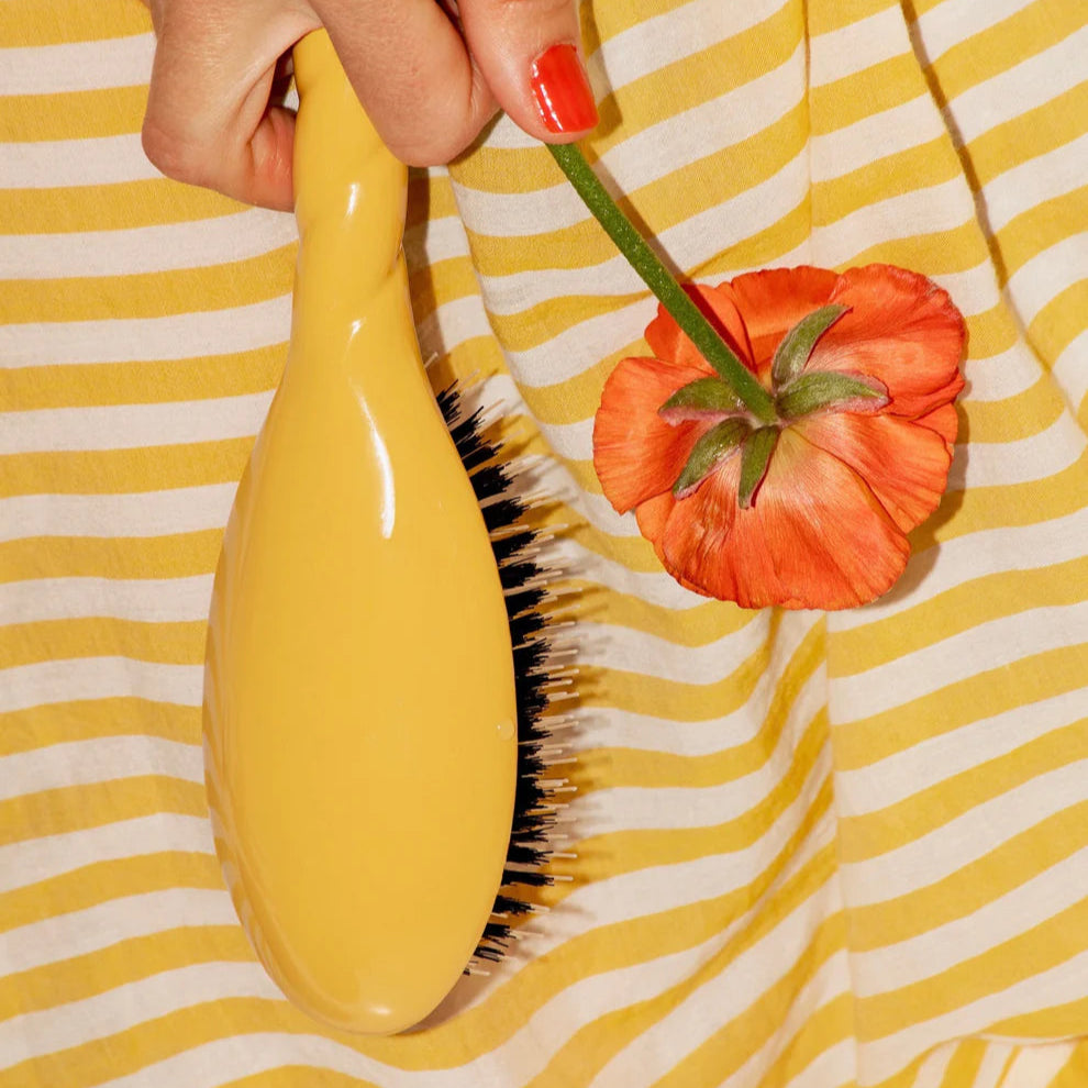 N.02 The Care & Detangling Hair Brush - Saffron Yellow - Living Beauty