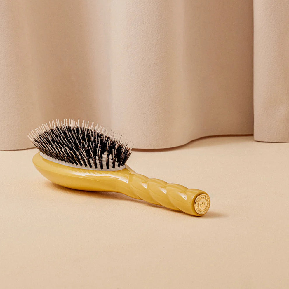 N.02 The Care & Detangling Hair Brush - Saffron Yellow - Living Beauty