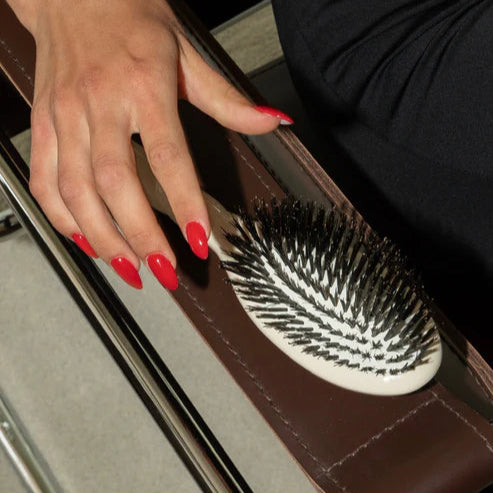 N.01 The Shine & Care Hair Brush - Creamy White - Living Beauty