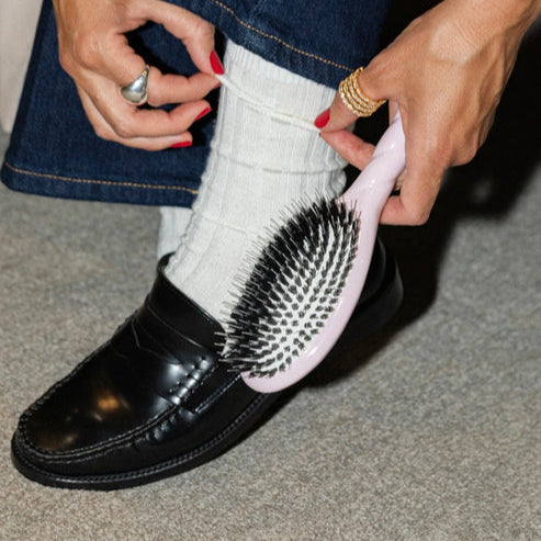 N.02 The Care & Detangling Hair Brush - Lilac Pink - Living Beauty