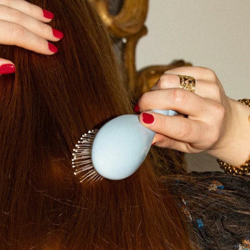 N.04 Small Detangling & Massaging Brush - Light Blue - Living Beauty