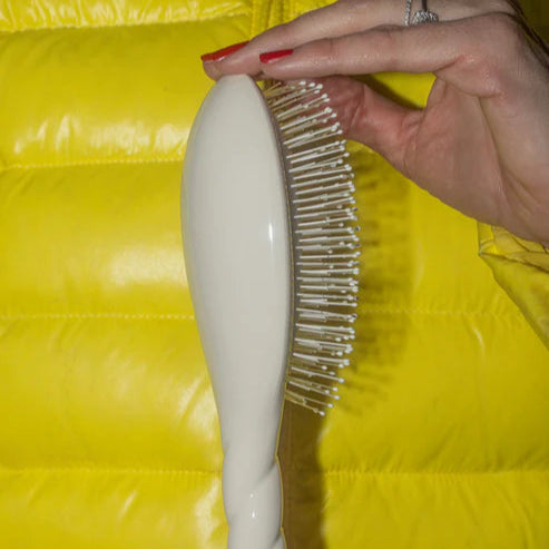 N.04 The Massaging & Detangling Hair Brush Creamy White - Living Beauty