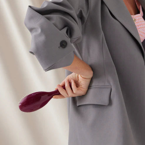 N.07 The Stimulating & Detangling Hair Brush Cherry Red - Living Beauty