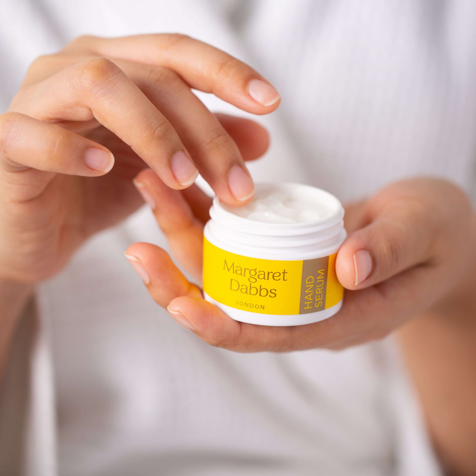 Intensive Anti-ageing Hand Serum - Living Beauty