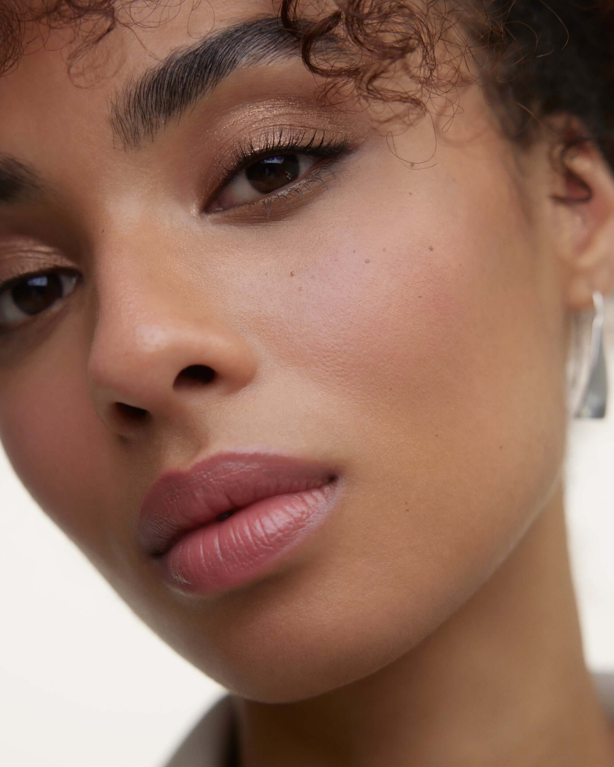 La Lumière Liquid Eyeshadow - Living Beauty