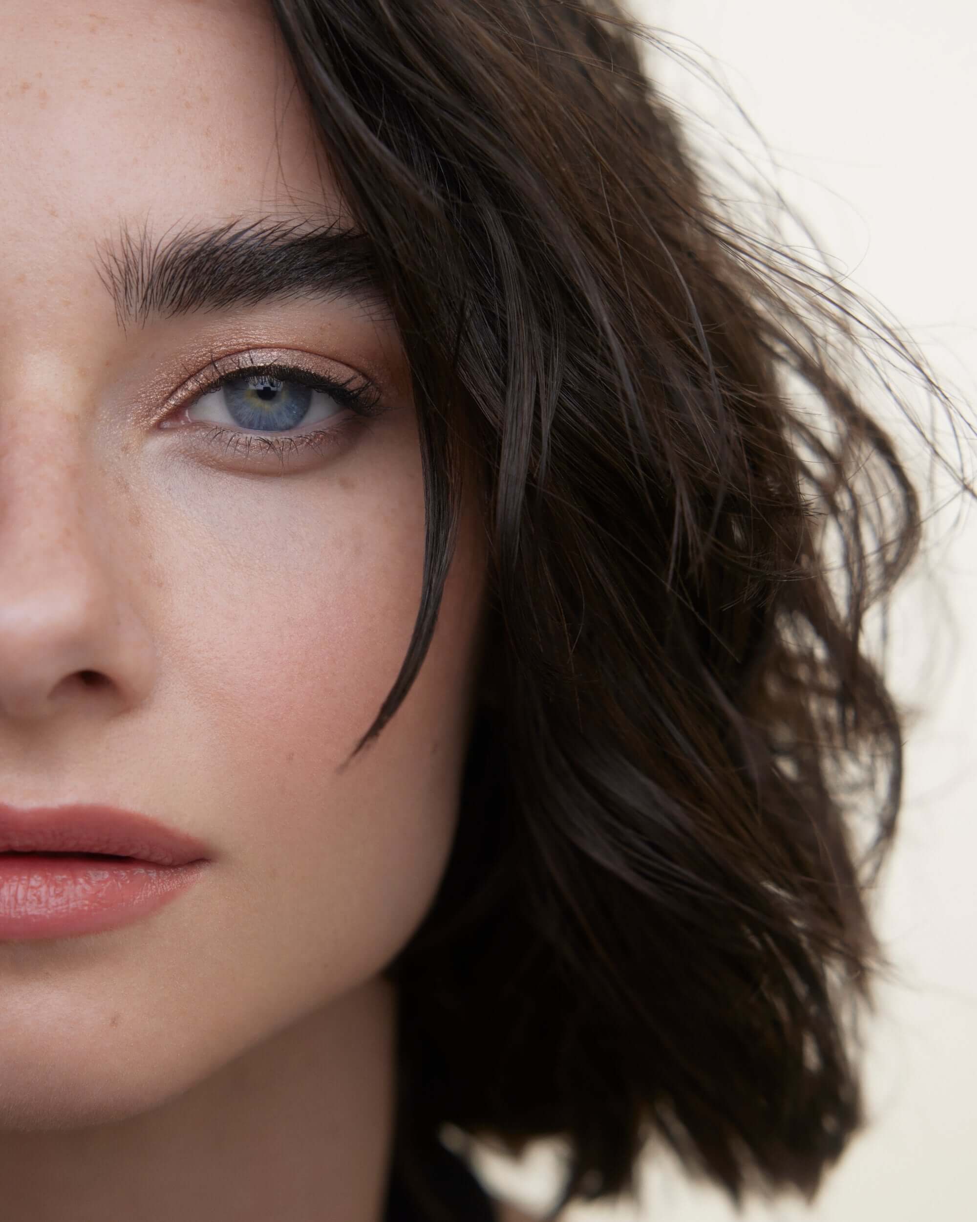 La Lumière Liquid Eyeshadow - Living Beauty