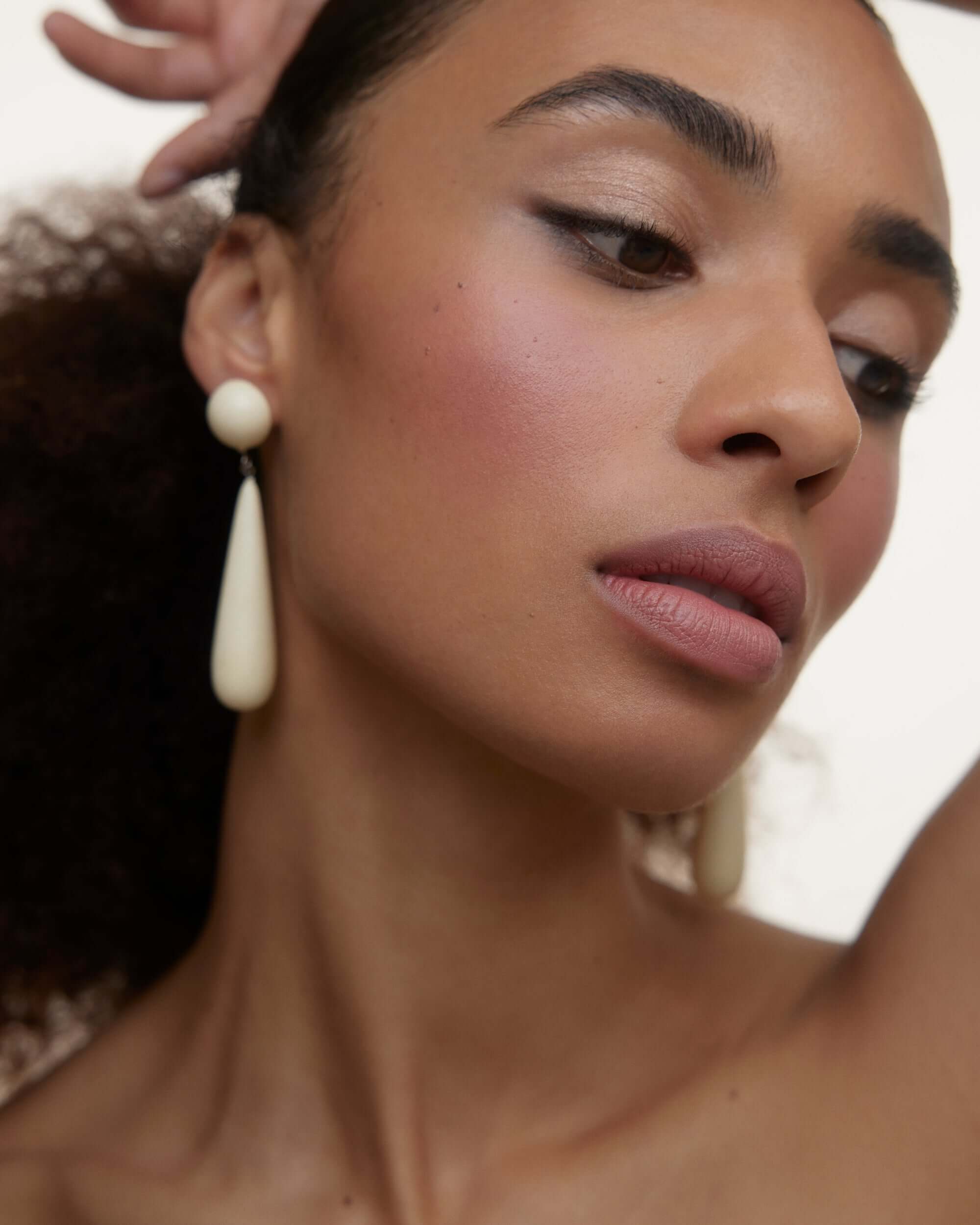 La Lumière Liquid Eyeshadow - Living Beauty