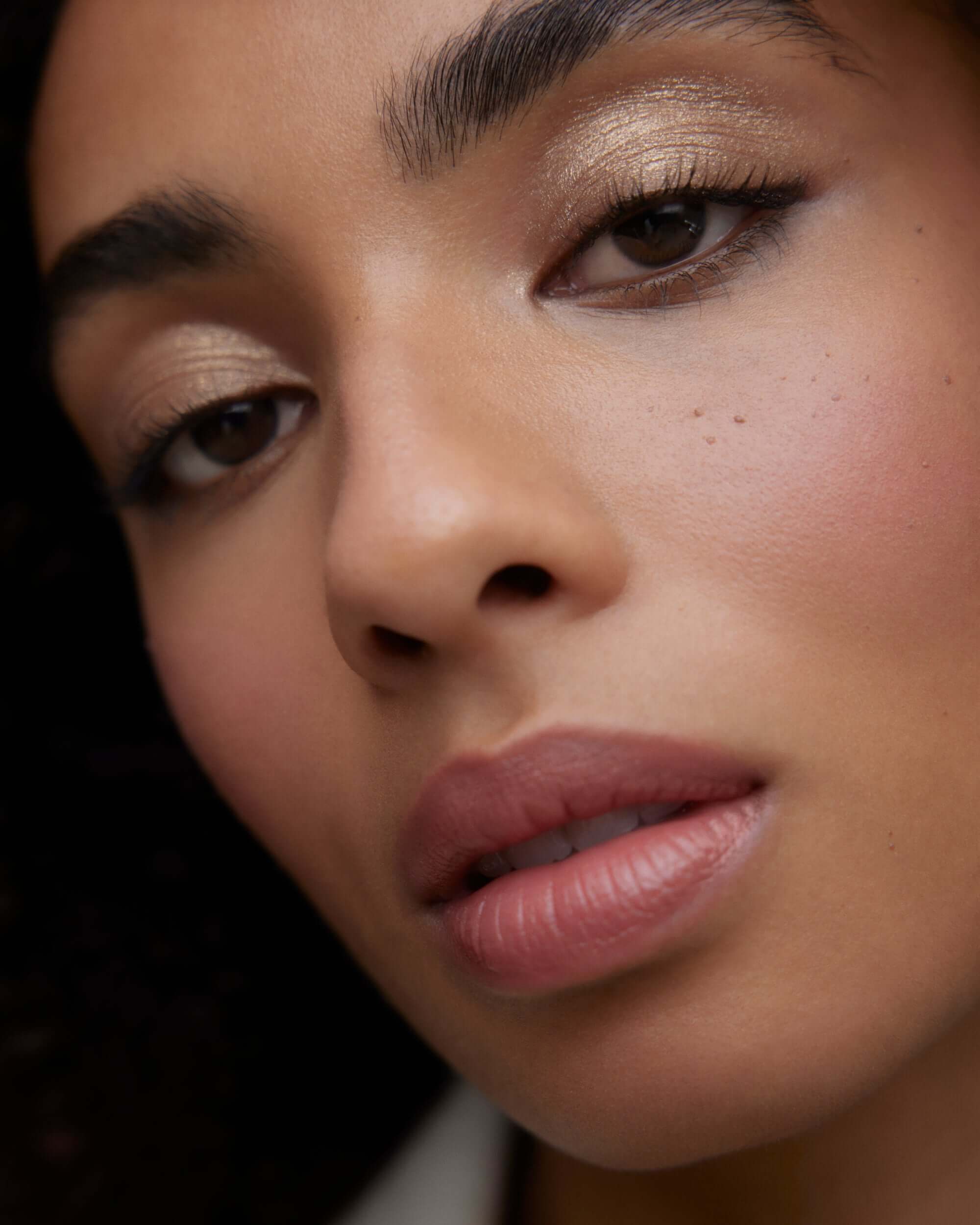 La Lumière Liquid Eyeshadow - Living Beauty