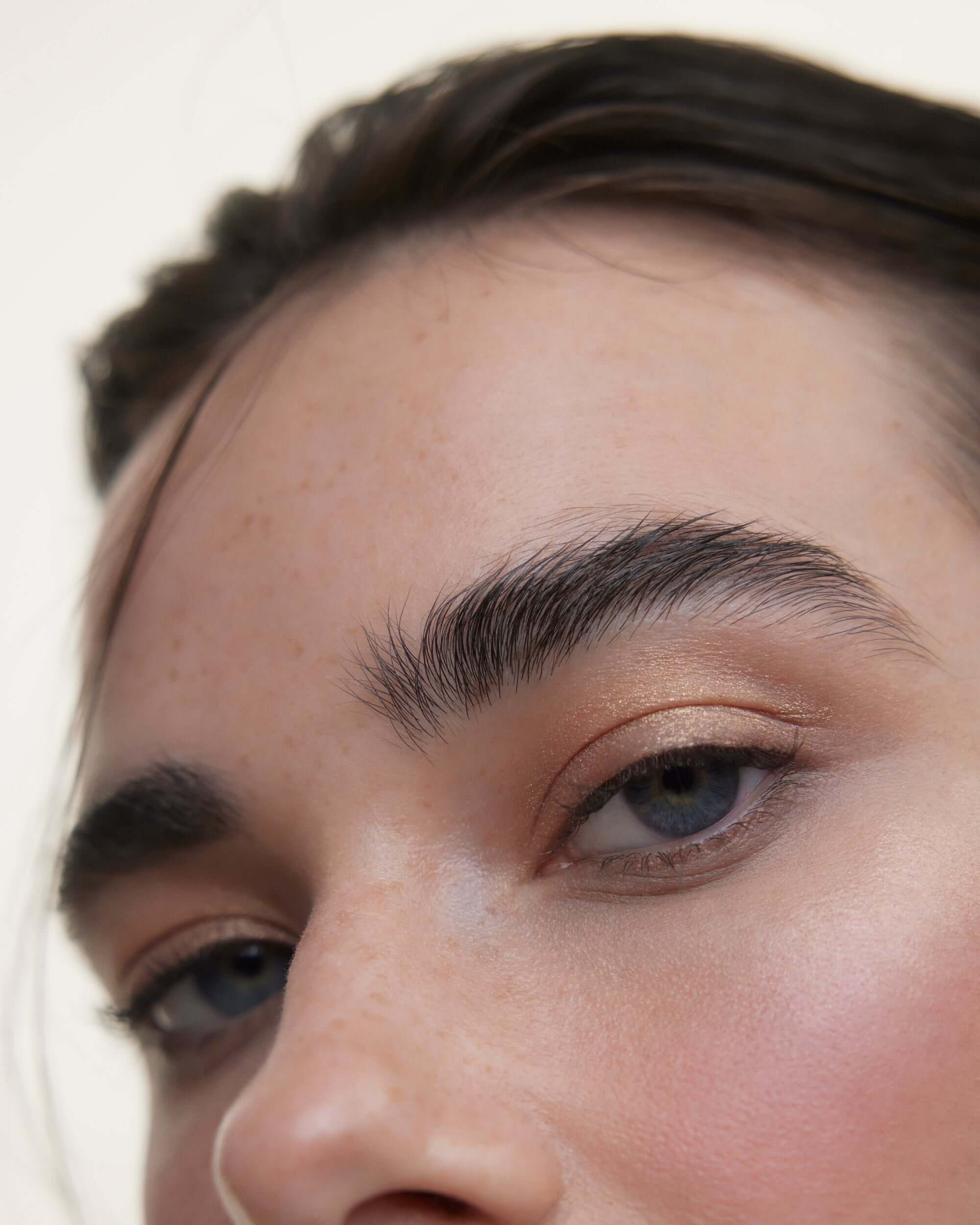 La Lumière Liquid Eyeshadow - Living Beauty